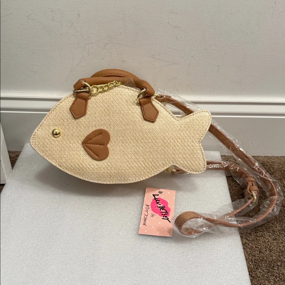 Betsey Johnson natural wicker style fish crossbody bag purse NWT - Picture 2 of 5